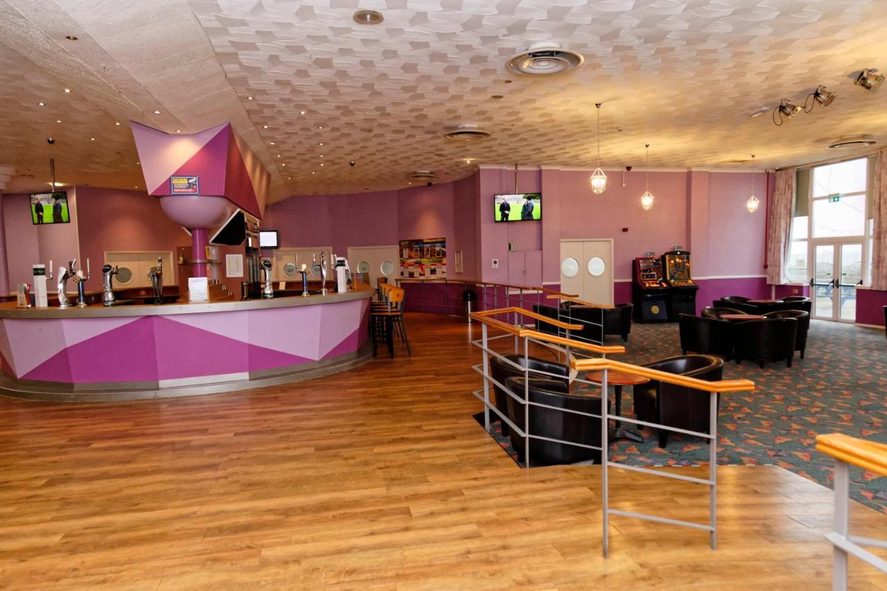 Vakantiepark Pakefield Village - Adults Only